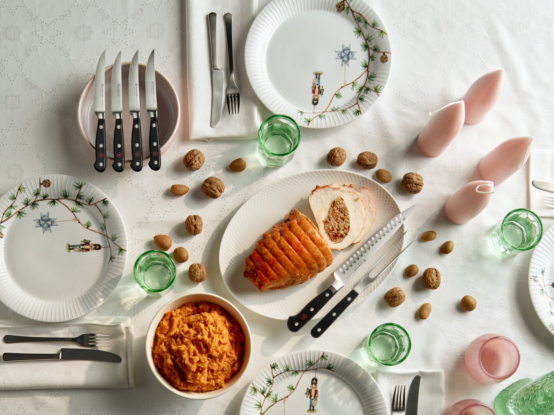 WÜSTHOF Classic steak knives and carving set on a festive holiday table