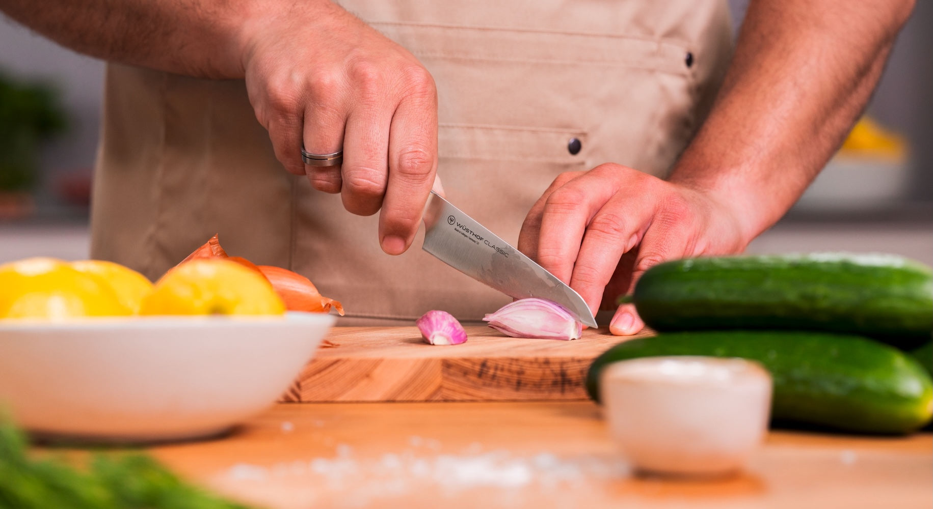knife cutting onion